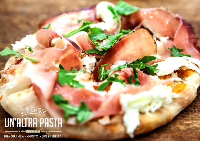 Un Altra Pasta Pronta Per Farvi Vivere Il Vero Gusto Della Pinsa Romana Da Mercoledi 19 Aprile In Via Bergamini A Milano